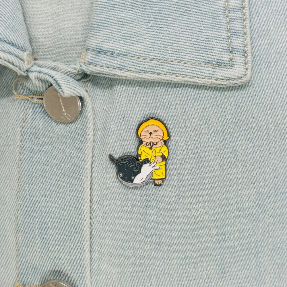 ☀️Oz Cat Fishing Design Enamel Pin Animal Iron Enamel Brooch Cartoon Yellow New